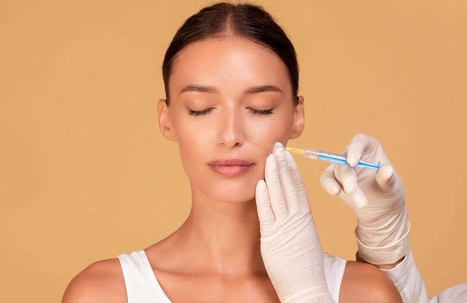 Choosing Between a Facelift and Fillers: Making the Right Choice